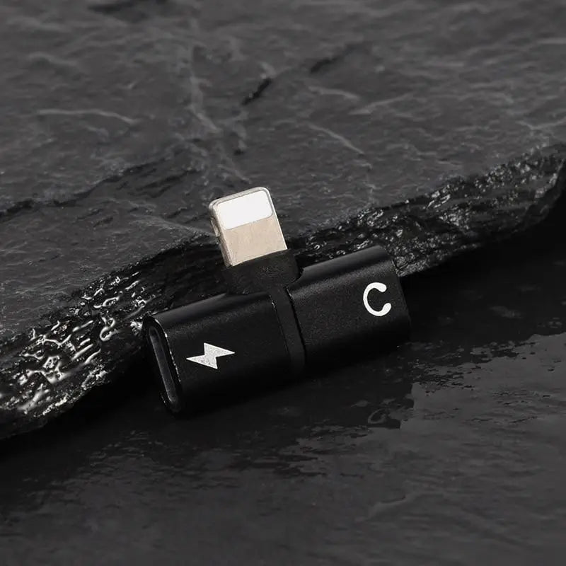 2 - in - 1 Dual - Port Headphone Charger Adapter - Shengyao Chuangqi (HK) International Limited